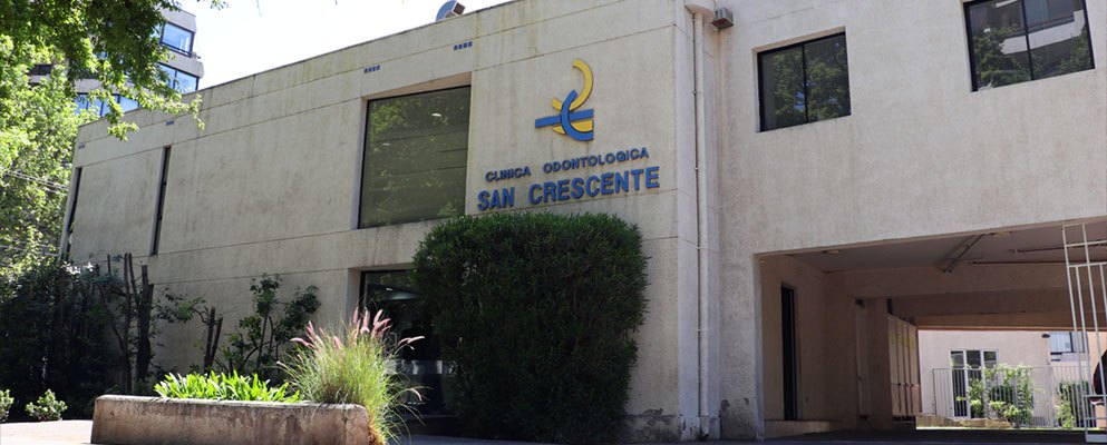 Fachada de Clínica Odontológica San Crescente en Las Condes